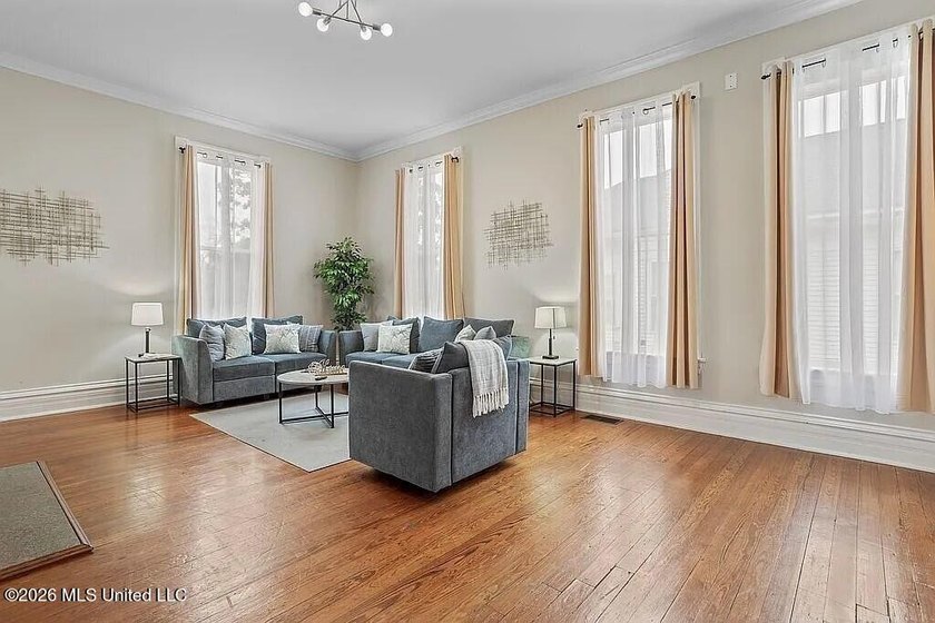 Experience the perfect blend of timeless Victorian elegance and - photo 12