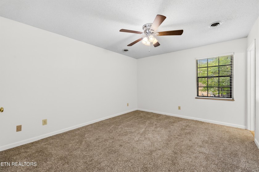 Move in ready, updated, one level living, main floor condo just - photo 13