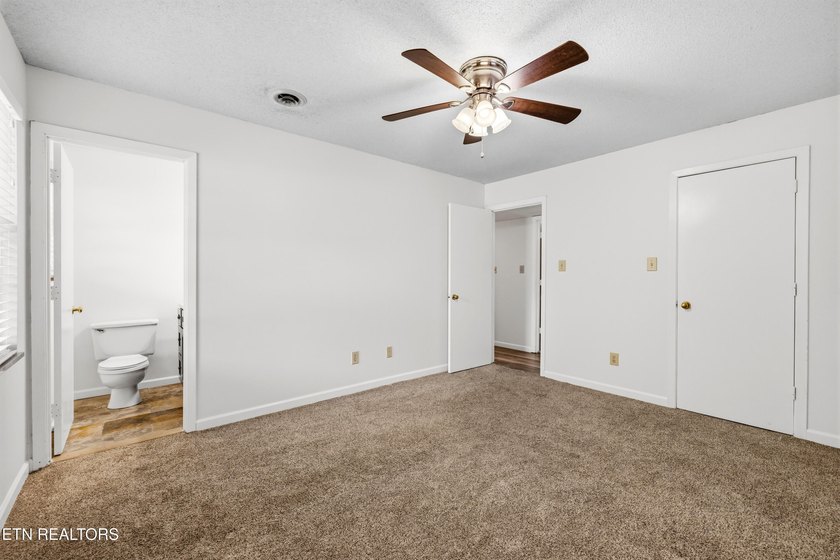 Move in ready, updated, one level living, main floor condo just - photo 14