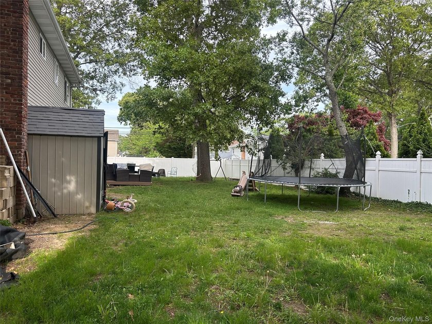 Oversized Wideline Hi Ranch on 100 x100 fully fenced corner - photo 14