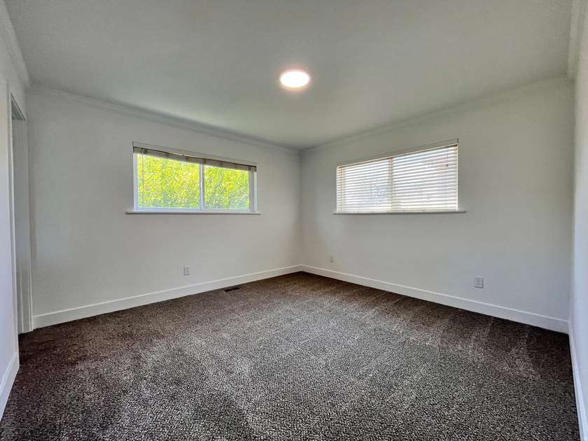 Newly remodeled home in a wonderful neighborhood. Beautiful yard - photo 14