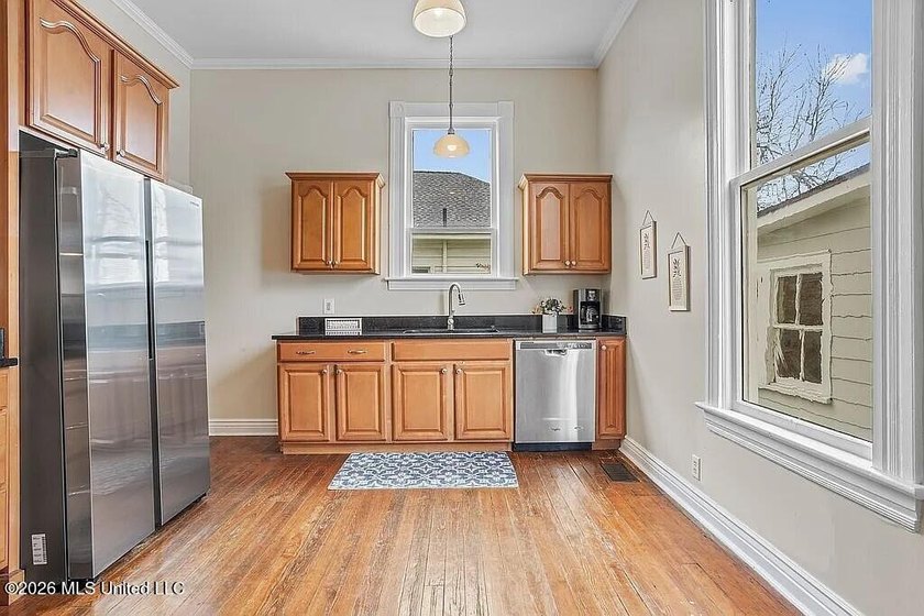 Experience the perfect blend of timeless Victorian elegance and - photo 15