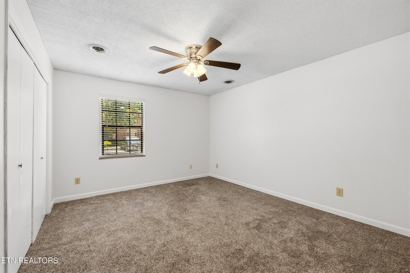 Move in ready, updated, one level living, main floor condo just - photo 16