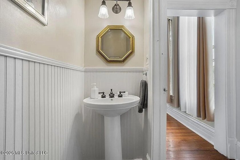 Experience the perfect blend of timeless Victorian elegance and - photo 40