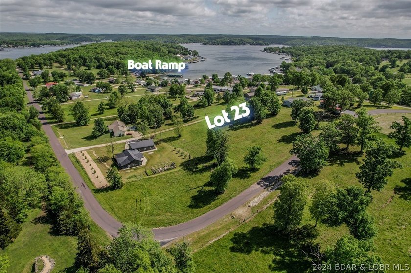 Great lot to build that walk out basement home on! Fronting Oak - photo 3