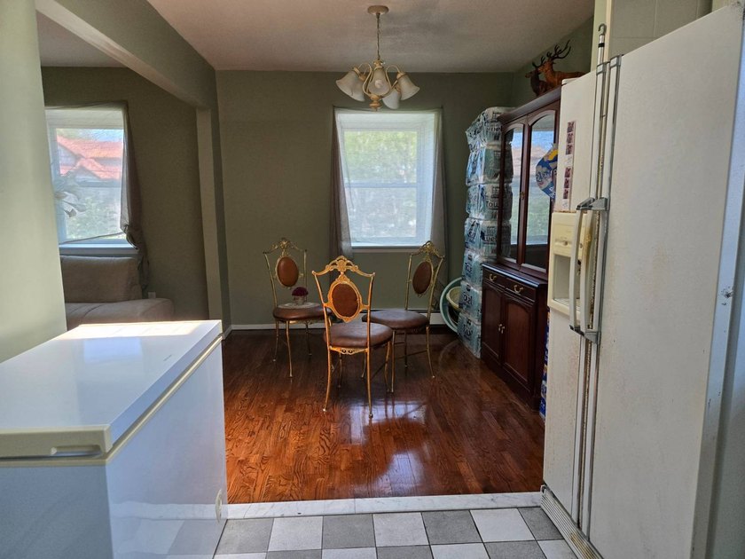 Multi Family, all brick, 4levels, 1st floor family room, 1bath - photo 3