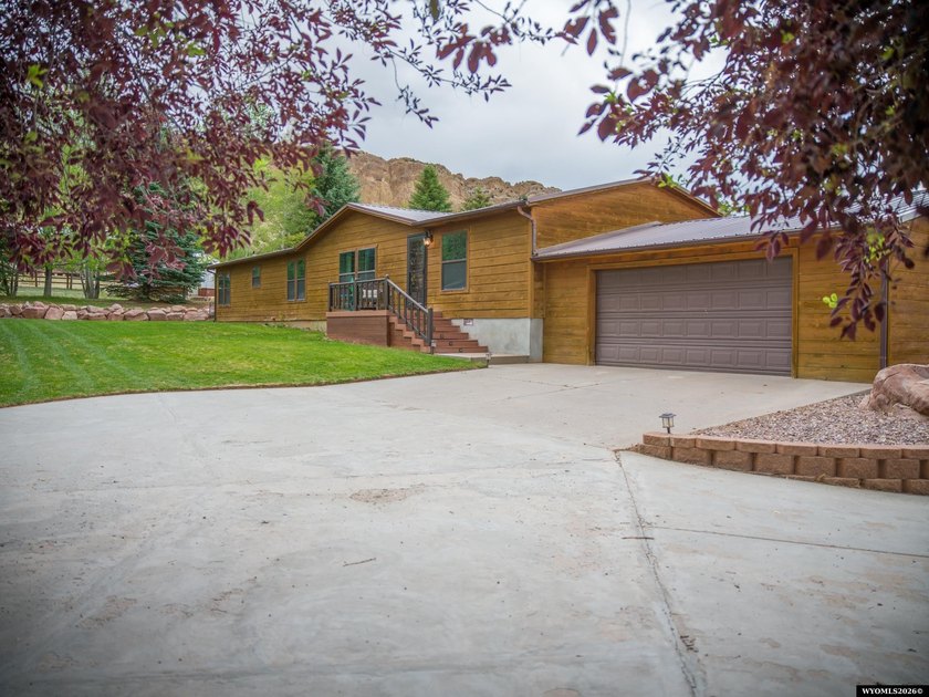 Minutes from Flaming Gorge, this exceptional 2.2-acre property - photo 6