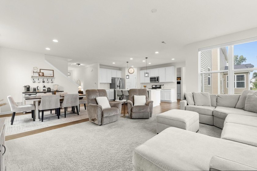 Welcome to this beautifully maintained, move-in-ready home that - photo 11