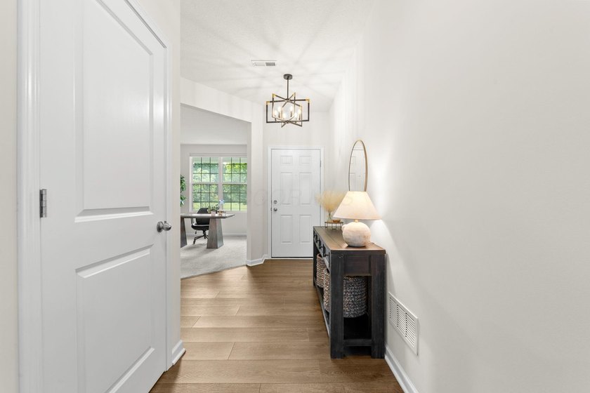 Welcome to this beautifully maintained, move-in-ready home that - photo 14