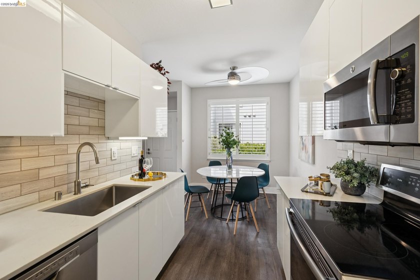 Exquisite resort-style condo in the prominent East Bay paradise - photo 13
