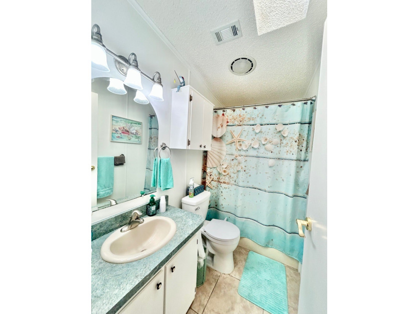 Beautiful home in Reflections on Silver Lake in Avon Park - photo 16