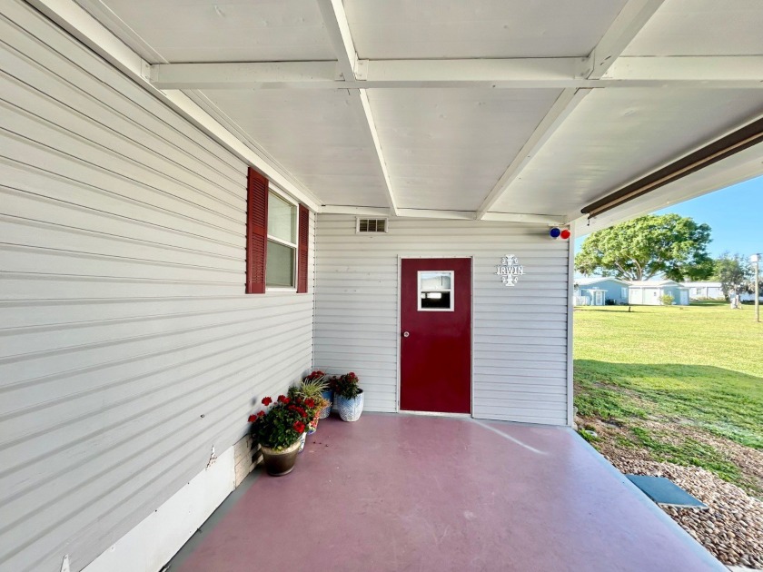 Beautiful home in Reflections on Silver Lake in Avon Park - photo 21