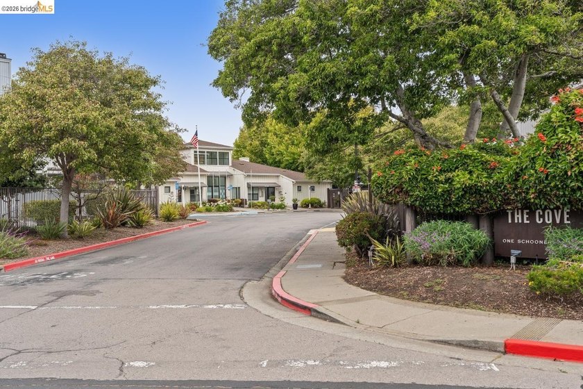 Exquisite resort-style condo in the prominent East Bay paradise - photo 26