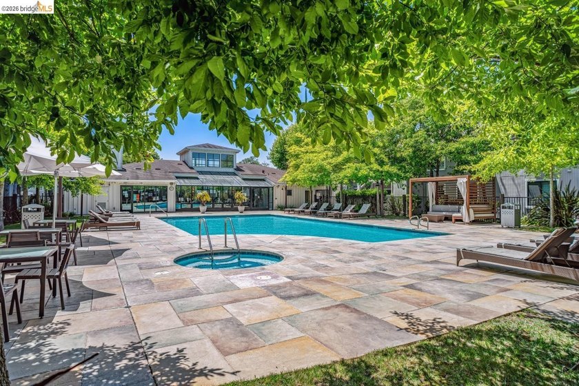 Exquisite resort-style condo in the prominent East Bay paradise - photo 34