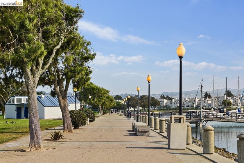 Exquisite resort-style condo in the prominent East Bay paradise - photo 38