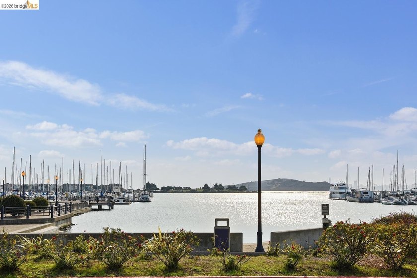 Exquisite resort-style condo in the prominent East Bay paradise - photo 39
