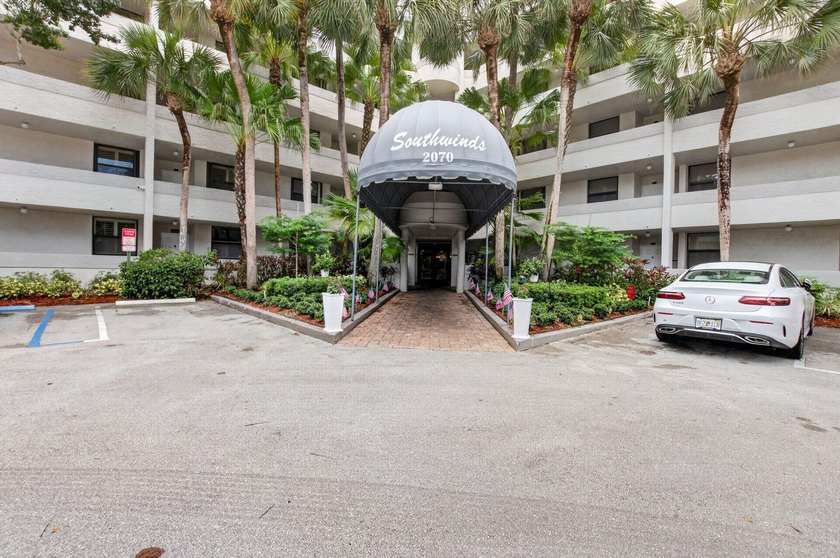 Welcome to this waterfront totally updated Penthouse condominium - photo 30