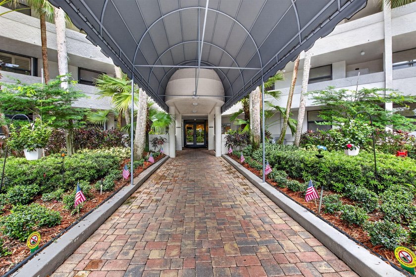 Welcome to this waterfront totally updated Penthouse condominium - photo 31