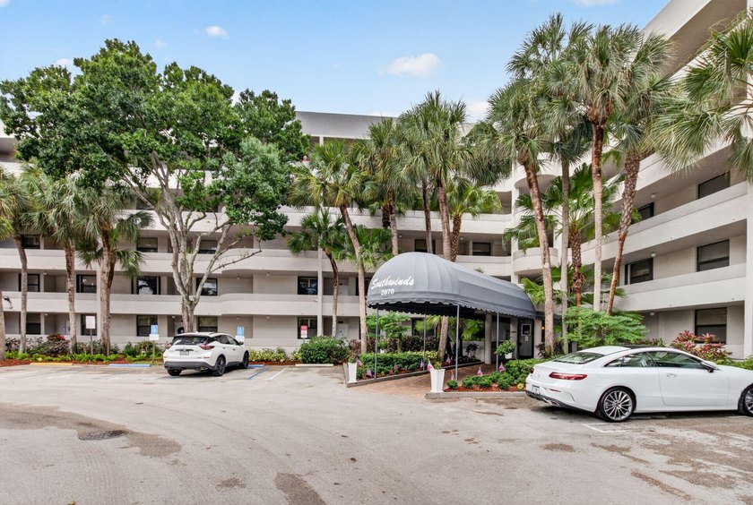 Welcome to this waterfront totally updated Penthouse condominium - photo 32