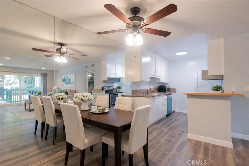 Positioned within the lush, gated enclave of Stoneybrook Villas - photo 8