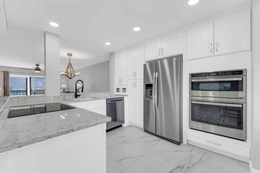 Stunning condo with pond and lake view. Enter to this beautifull - photo 3