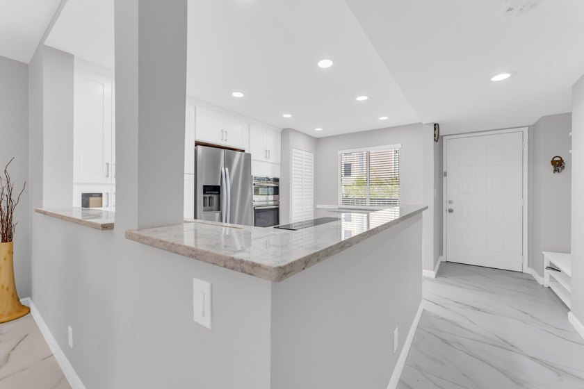 Stunning condo with pond and lake view. Enter to this beautifull - photo 9