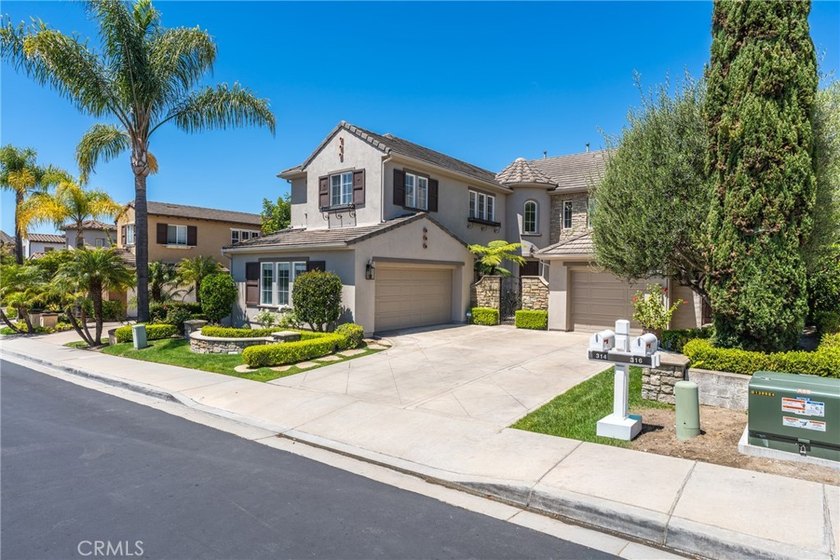 *Luxury coastal living in the highly sought-after San Rafael - photo 3
