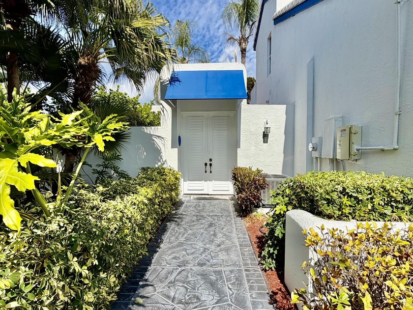 Beautifully designed residence featuring three distinct living - photo 3