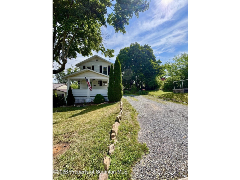 Welcome to 409 Charlotte Avenue! This cozy home located in South - photo 2