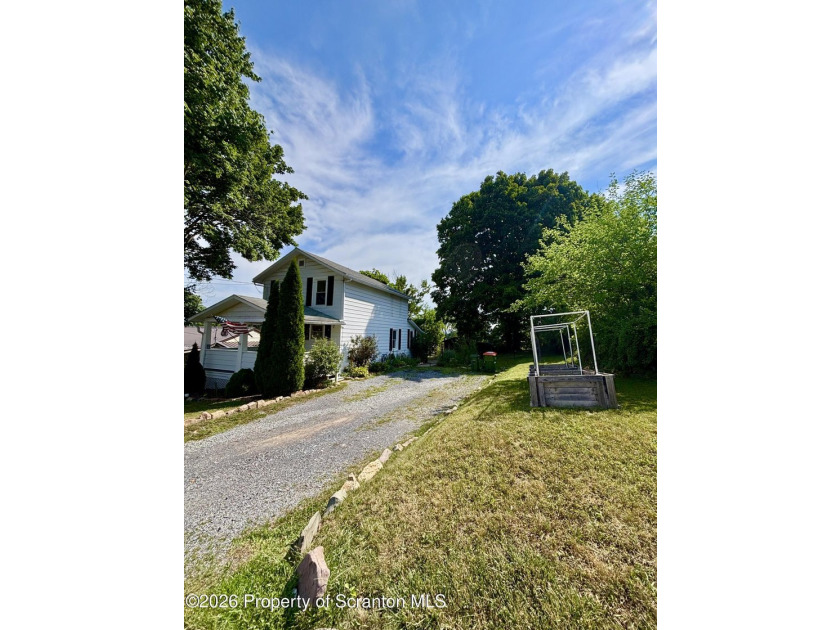 Welcome to 409 Charlotte Avenue! This cozy home located in South - photo 3