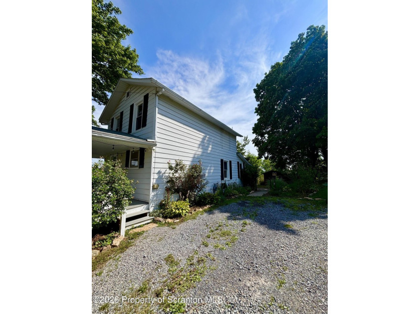 Welcome to 409 Charlotte Avenue! This cozy home located in South - photo 4