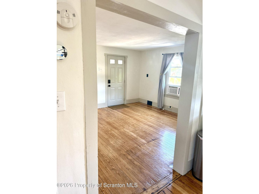 Welcome to 409 Charlotte Avenue! This cozy home located in South - photo 8