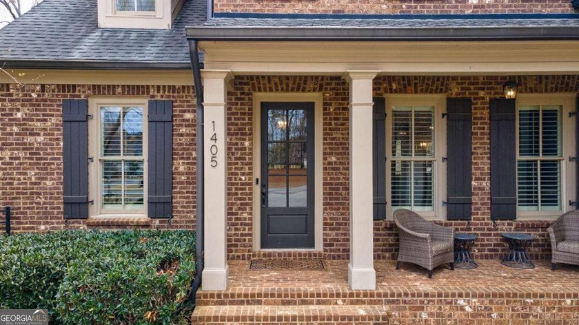 Welcome to 1405 Evergreen Park, a beautifully appointed estate - photo 3