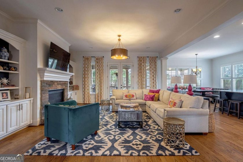 Welcome to 1405 Evergreen Park, a beautifully appointed estate - photo 9