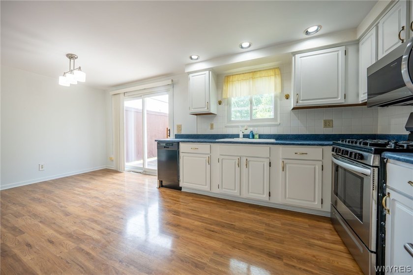 Welcome to 3933 Sharondale Drive! This inviting 3-bedroom - photo 11