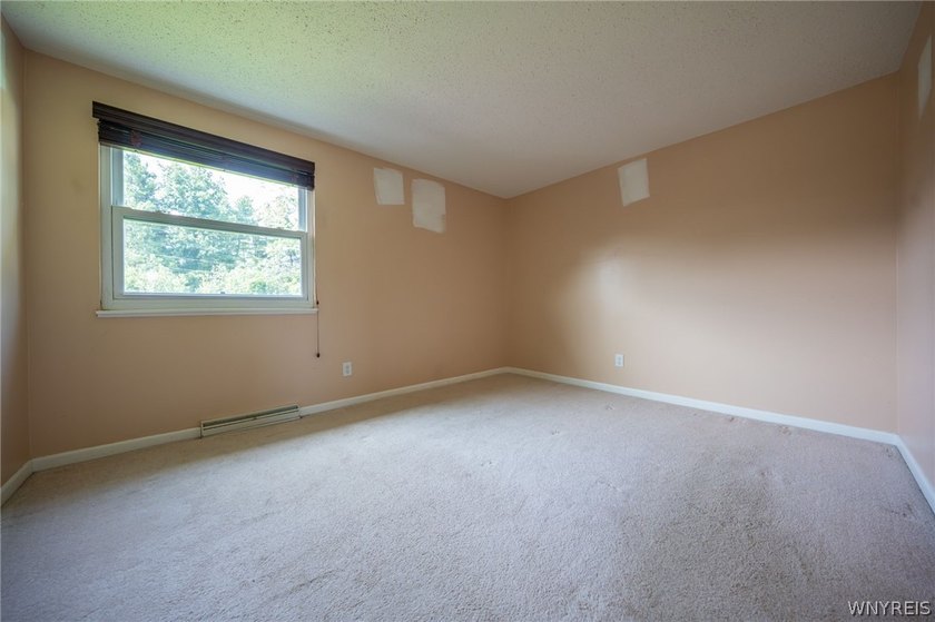 Welcome to 3933 Sharondale Drive! This inviting 3-bedroom - photo 12