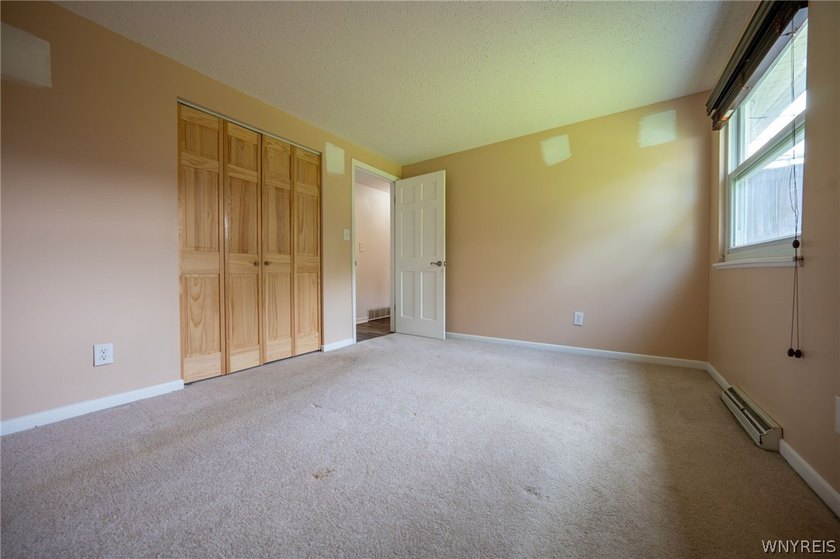 Welcome to 3933 Sharondale Drive! This inviting 3-bedroom - photo 13