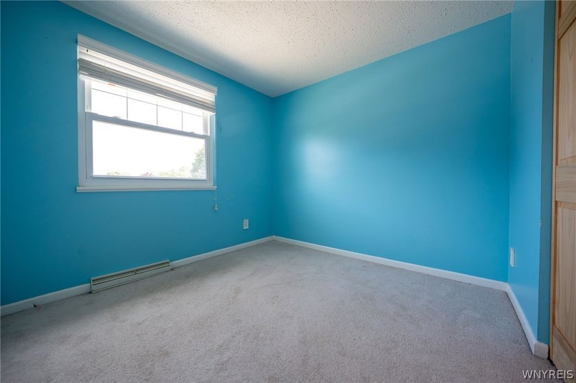 Welcome to 3933 Sharondale Drive! This inviting 3-bedroom - photo 18