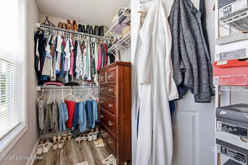 Welcome home to the perfect blend of space, comfort, and - photo 21