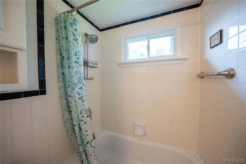 Welcome to 3933 Sharondale Drive! This inviting 3-bedroom - photo 22