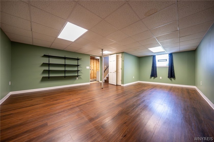 Welcome to 3933 Sharondale Drive! This inviting 3-bedroom - photo 24