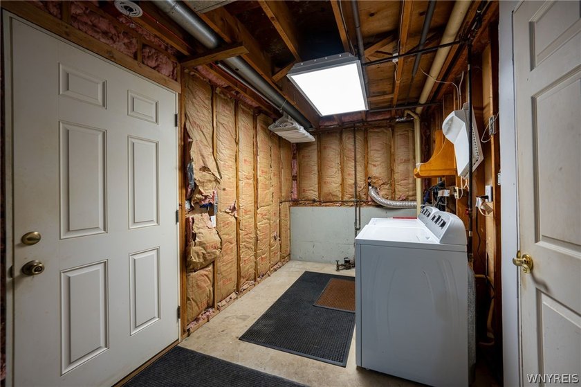 Welcome to 3933 Sharondale Drive! This inviting 3-bedroom - photo 25
