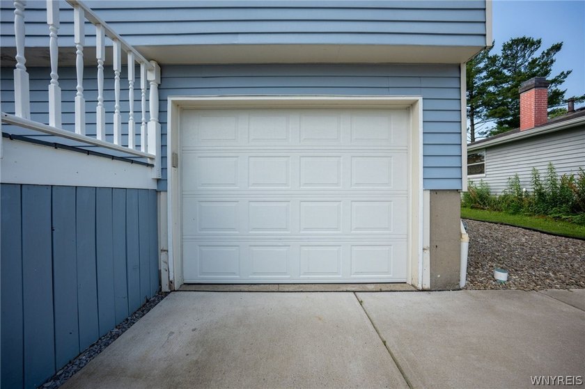 Welcome to 3933 Sharondale Drive! This inviting 3-bedroom - photo 27