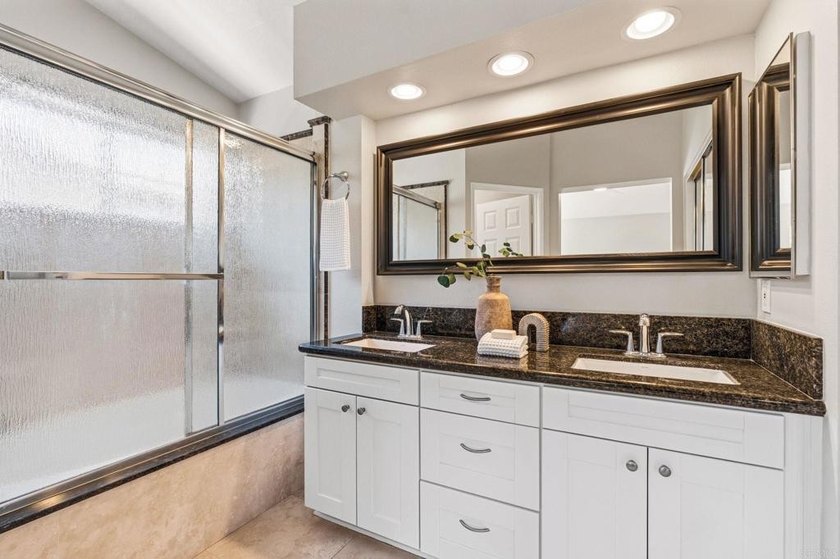 Rare opportunity to own a beautifully updated end unit townhome - photo 31