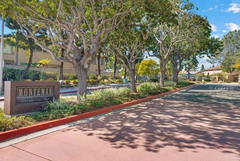 Rare opportunity to own a beautifully updated end unit townhome - photo 41