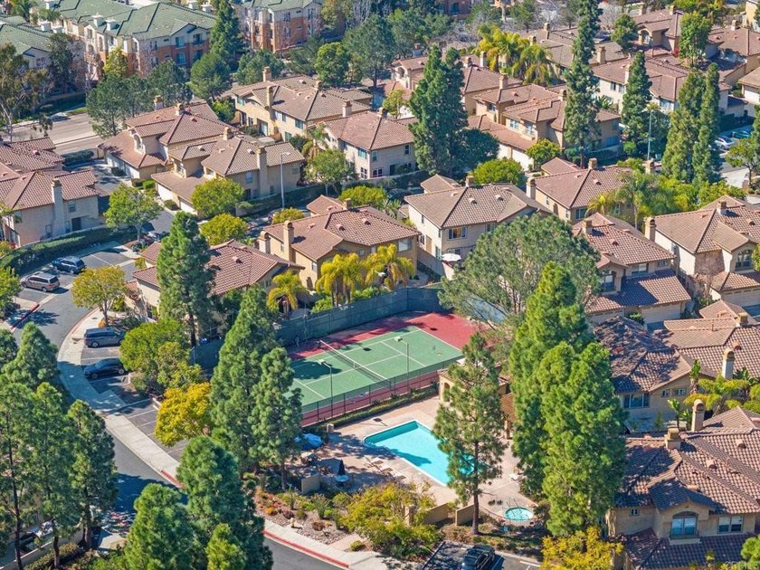 Rare opportunity to own a beautifully updated end unit townhome - photo 44