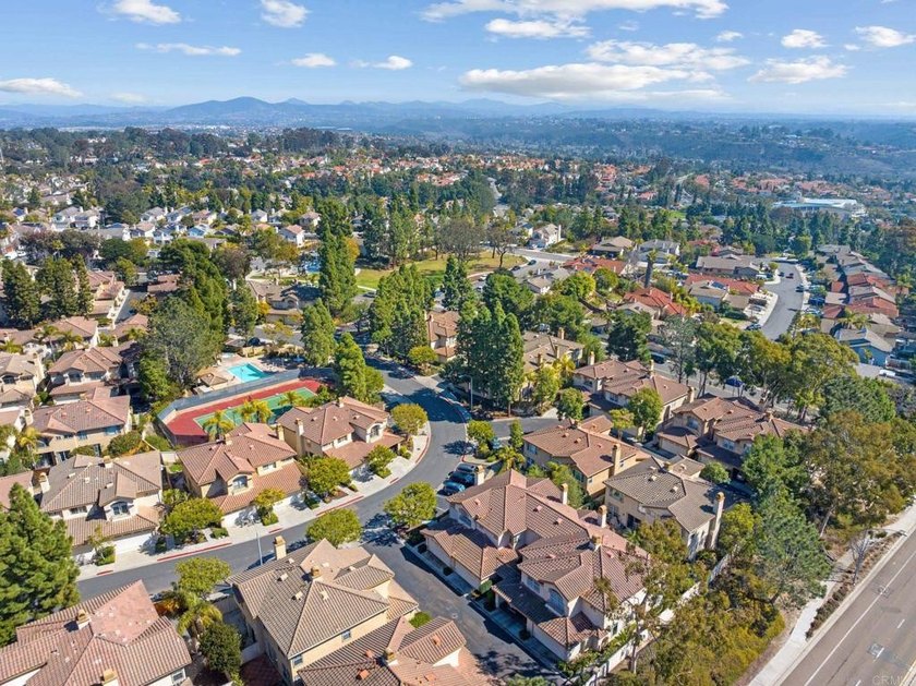 Rare opportunity to own a beautifully updated end unit townhome - photo 45