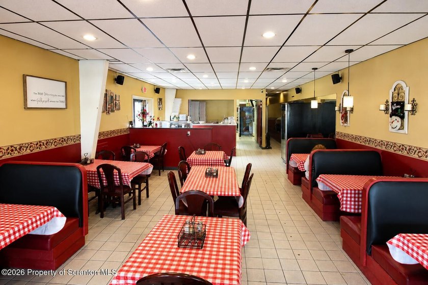 Excellent investment opportunity in a high-visibility - photo 3