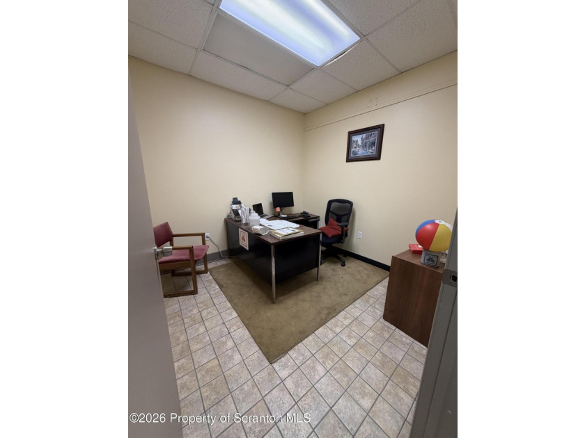Excellent investment opportunity in a high-visibility - photo 4