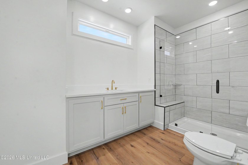 Enjoy coastal living on the beautiful Biloxi Back Bay in this - photo 20